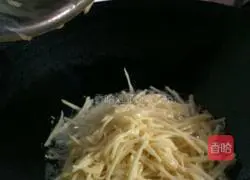 Illustration of how to make pan-fried potato pancakes 4