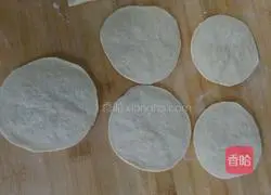 Illustration of how to make dough sugar cakes 8