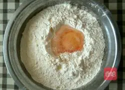 Illustration of how to make crispy pie with shredded vegetables 5