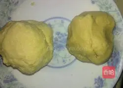 Illustration of how to make crispy bean paste and egg yolk cake 1