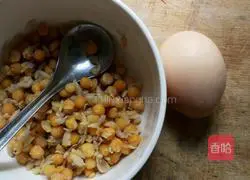 Illustration of how to make mashed beans and egg cake 1