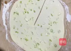 Illustration of how to make chicken fat and scallion pancakes 3