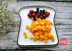 Illustration of how to make cream fruit cake 4