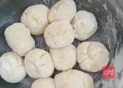 Illustration of how to make minced meat pancakes 3