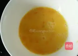 Illustration of how to make fried egg and cabbage pancakes 2