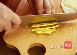 Illustration of how to make Korean colorful burritos 9