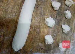 Illustration of how to make chess cakes 9