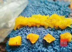 Butterfly Pea Pineapple Sushi Recipe Illustration 6