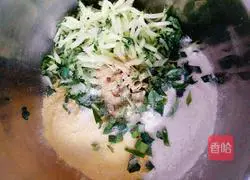 Illustration of how to make cucumber shredded cake 3