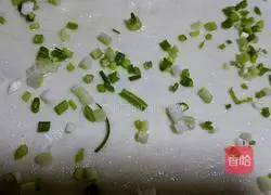 Illustration of making dough scallion pancake 4