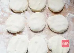 Brown sugar stuffed dough cake Practice illustration 4