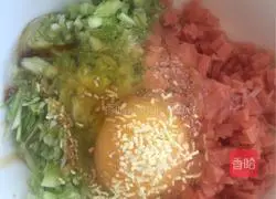 Illustration of how to make ham and egg pancakes 9