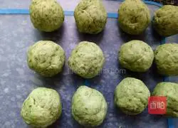 Illustration of how to make original mugwort cake 6