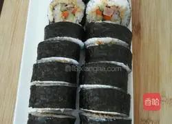 Illustration of how to make seaweed sushi roll 3