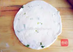 Illustration of how to make egg and green onion pancake 14