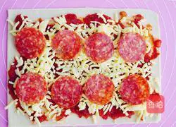 Illustration of how to make Italian thin crust pizza with homemade pizza sauce 10