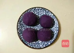 Illustration of how to make red bean dregs cake with milky purple potato filling 2