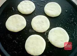 Illustration of how to make carrot and mushroom meat pie 21