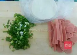 Illustration of how to make pancakes with dumpling skin 1