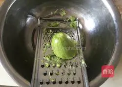 Illustration of how to make three fresh pot stickers 9