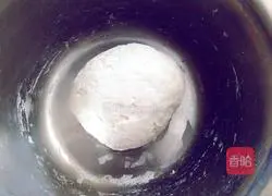 Illustration of how to make egg and green onion cake 4