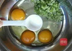 Illustration of how to make egg and green onion cake 2