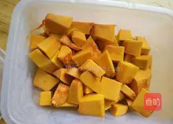 Cherry tomatoes and pumpkin cakes Illustration of how to do it 1