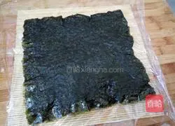 Illustration of how to make sushi rolls 6