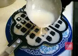 Illustration of how to make coconut waffles 7