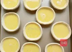 Illustration of how to make whole egg tarts without whipping cream 9
