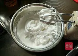 Illustration of how to make eight-inch fresh milk chiffon cake 12