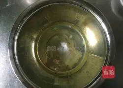 Illustration of how to make meat floss and green onion cake rolls 7