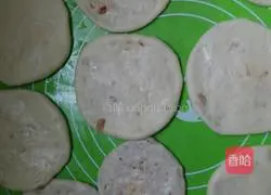 Illustration of how to make carrot and sesame salt pie 9