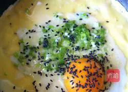 Illustration of how to make chive and sesame egg pancake 4