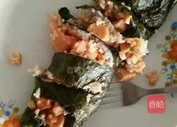 Illustration of how to make Japanese Big Mac Sushi (not pretty but delicious) 15