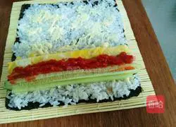 Illustration of how to make sushi rolls 6