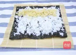 How to make mini seaweed sushi rolls 5