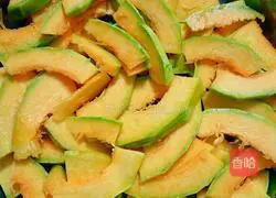 Illustration of homemade pumpkin pie 2