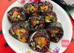 Illustration of how to make sushi with snail meat and floss 8