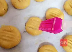 Illustration of how to make mini meat waffles 8