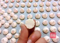 Illustration of how to make two-color protein sugar 16