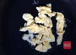 Illustration of how to make fried rice cakes with eggs 11
