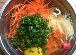 Illustration of how to make radish egg pancake 3