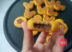 Milk-flavored bean paste pumpkin cake recipe 14