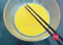 Illustration of how to make chive-flavored shrimp egg pancake 3