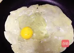 Illustration of how to make bacon and meat floss hand cakes 2