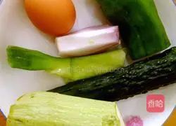 How to make small zucchini pancakes 1