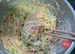 Illustration of how to make fried watermelon and potato cakes 4