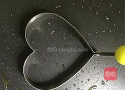 Illustration of how to make love cherry tomato pancakes 8