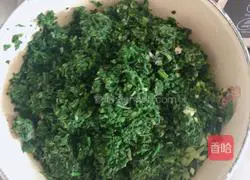 Illustration of how to make shepherd’s purse and fresh meat fried buns 6